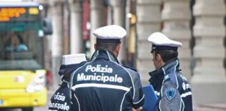 Piacenza, nigeriano irregolare denunciato per “accattonaggio molesto”…