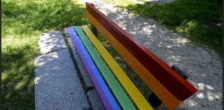 Anche Parma ha la sua panchina arcobaleno