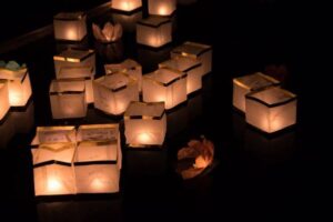 Tōrō Nagashi, venerdì 4 agosto in piazzale della Pace la cerimonia delle lanterne sull’acqua in memoria delle vittime di Hiroshima e Nagasaki