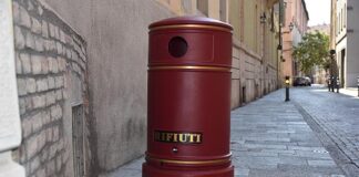 Parma, cambiano i cestini in centro storico