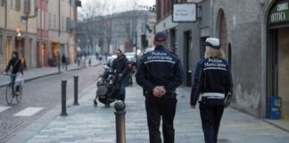 19enne con precedenti aggredisce agenti della Polizia Locale