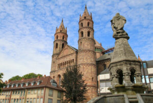 Il Sindaco Pizzarotti per la prima volta Worms. Trentacinque anni di gemellaggio tra il romanico padano e il gotico della Renania