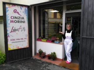 Parma, l’artista Cinzia Morini inaugura “LaborArte” in via Varese