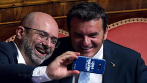 Campari, Lega: “Governo chiarisca punti oscuri sull’App “Immuni”, insomma faccia chiarezza come Salvini fece sui rapporti della Lega con la Russia