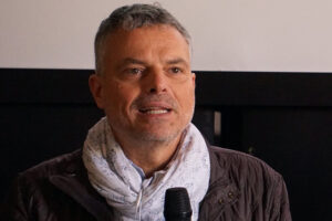 La politica è sempre stato uno sport individuale che si gioca in gruppo…