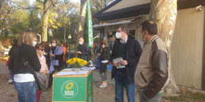 Numerose le firme raccolte al parco Cittadella per la petizione che chiede al Comune di parma di ridiscutere il restyling del Parco deciso nel 2017