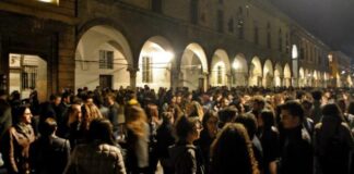 Certo, se si invoglia all’acquisto col cashback e si invita ad uscire per comprare, poi non ci si lamenti se la gente esce