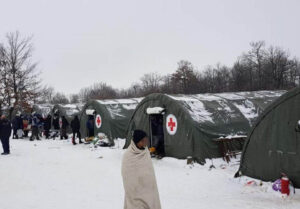 Cari amici e compagni che vi riconoscete in una visione di società aperta, dobbiamo salvare i migranti di Lipa