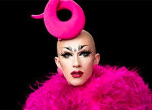 “No allo spettacolo di Drag Queen”, l’assessore leghista trasferisce Piacenza in Ungheria