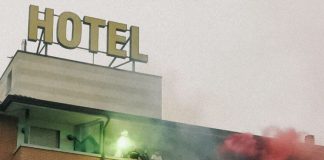 Hotel San Leonardo occupato: cittadini che non ne possono più entrano nello stabile