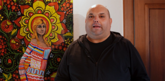 Grande presenza di pubblico per Dipinti Bugiardi, ora i quadri in piattaforma per l’asta benefica. Il video