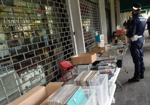 Sequestrati 1968 tra Cd, Dvd e vinili alla Fiera del Disco, in piazza Lubiana
