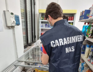 I NAS di parma sequestrano 470 kg di alimenti e bevande. Sospese due attività