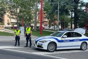 La Polizia Locale ferma un uomo senza documenti rientrato in Italia illegalmente. Arrestato