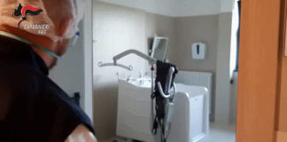 Controlli dei NAS nella case di riposo: blatte in cucina e operatori in stato di ebbrezza. Videonotizia