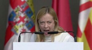 Meloni: “Dalla Ue non accetteremo soldi che trasformino l’Italia nel campo profughi d’Europa”. O del dire la qualunque pur di fare titolo