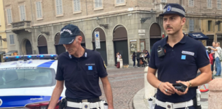Sicurezza: zone sensibili presidiate da agenti della Polizia Locale dotati di bolawrap, bodycam e bastone estensibile