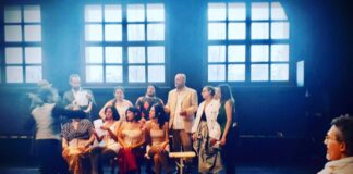 “Comici”, esito del laboratorio di II livello di teatro 22|23 di eUROPA tEATRI a cura di Chiara Rubes. L’1 e 2 aprile alle 21