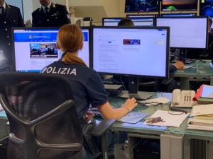 Trentatreenne arrestato a Torino per detenzione di materiale pedopornografico