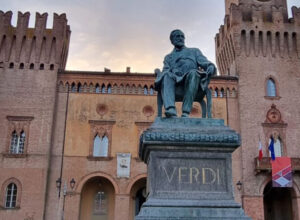 Le telecamere di Bell’Italia nei teatri e nella speciale storia legata alla musica della città Ducale