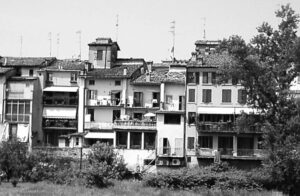 Comune di Parma. Vinto il ricorso per aver detto no a un nuovo impianto di telefonia in Oltretorrente