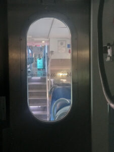 Trasporti. Vandali in azione nella notte contro due treni Rock di Trenitalia Tper in sosta nello scalo di Parma, frantumati i vetri delle porte d’accesso