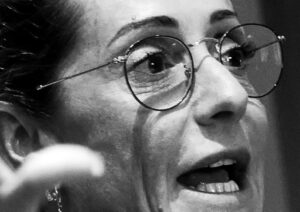 In realtà Frodo l’Anello del Potere andava per distruggerlo, ma l’attaccamento stava per fregarlo